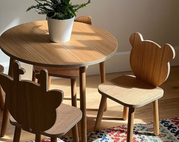 Mattia Table & Chairs